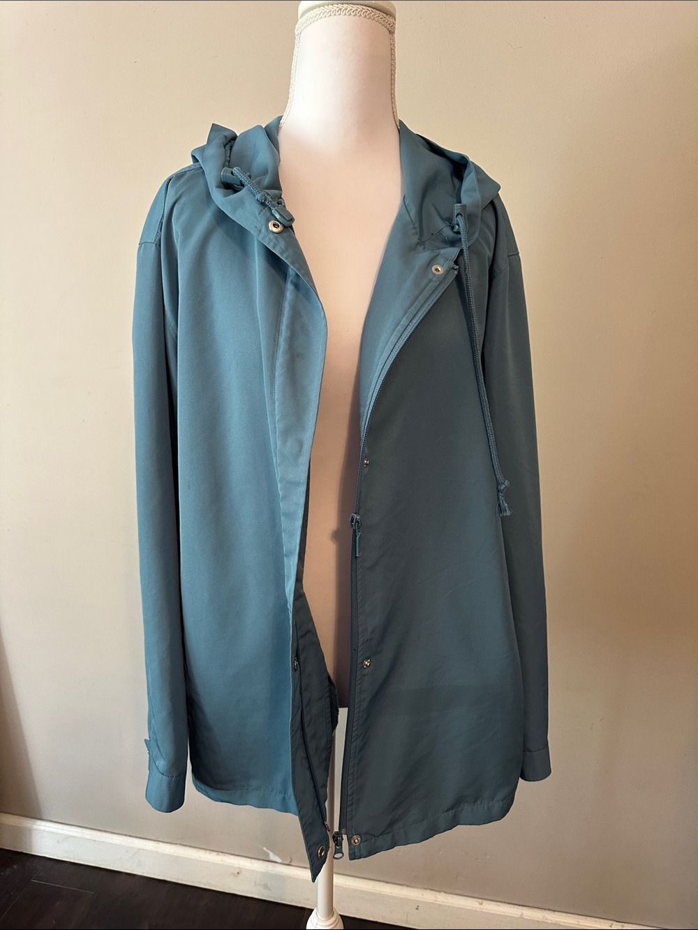 Izod Lightweight Hooded Raincoat - Dusty Blue